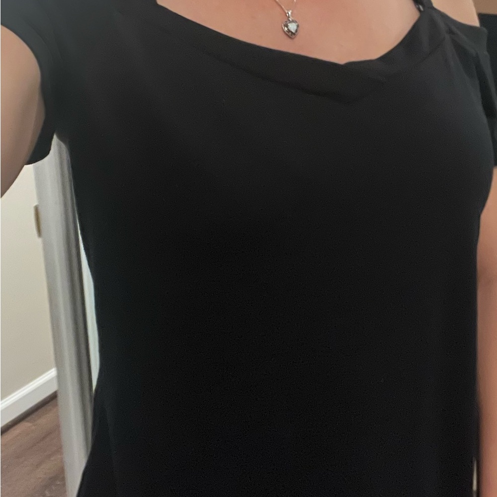 Soho Black off the shoulder short sleeve soft tee NY&CO